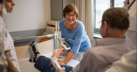 Zorgvrijwilliger in het ziekenhuis